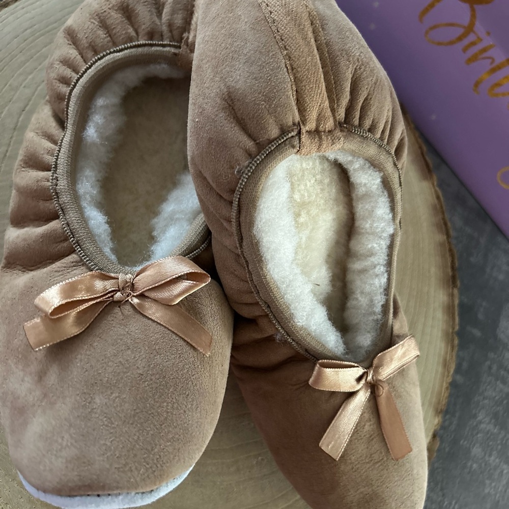 Women's Cozy Slippers with Bow - Brown